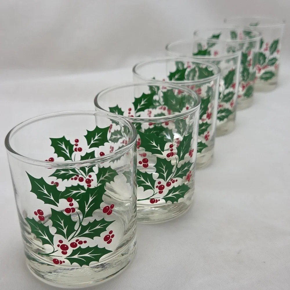 Indiana Holly Christmas Tumbler Glasses - Picture 10 of 11